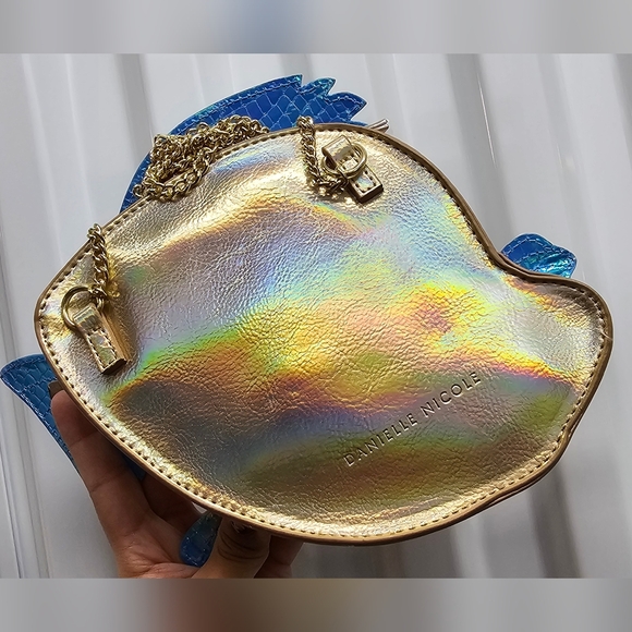 🐠 Flounder Danielle Nicole Crossbody NWOT - Picture 3 of 6